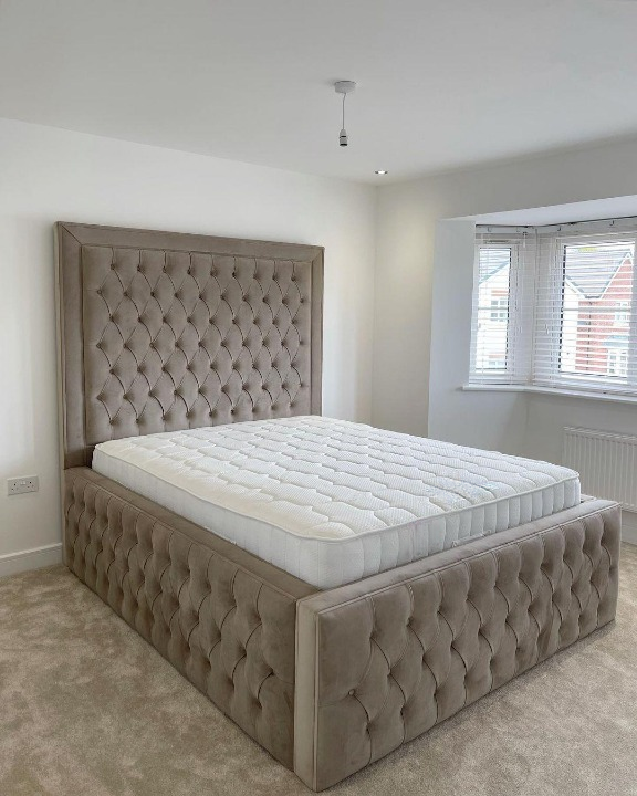 Empress Ottoman Storage Bed: Bedroom Furniture