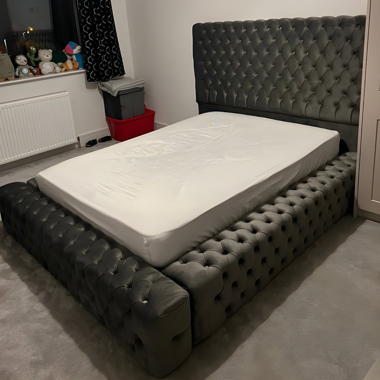 Royal Supreme Storage Bed: Bedroom Furniture